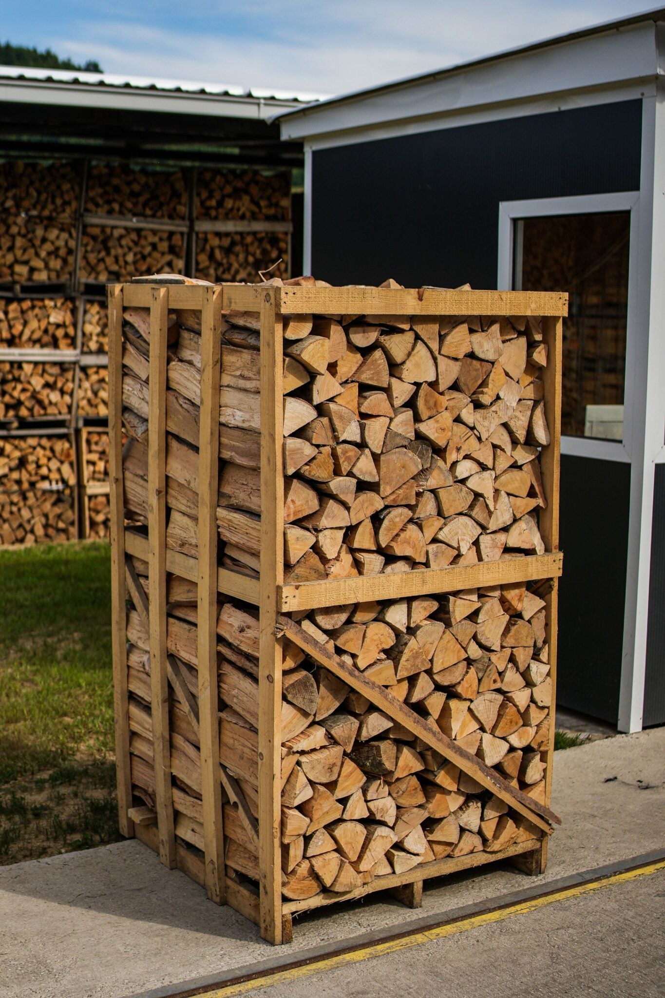 Bois de chauffage en grande caisse — 1,8 m³ (environ 2 à 2,5 stères)